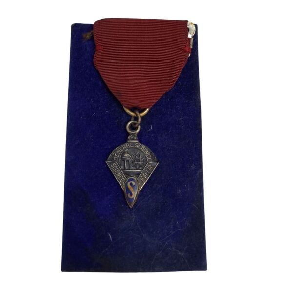 VINTAGE 1950s General Science 1958 Science Fair medal pin‎ Salem MA - Picture 1 of 6